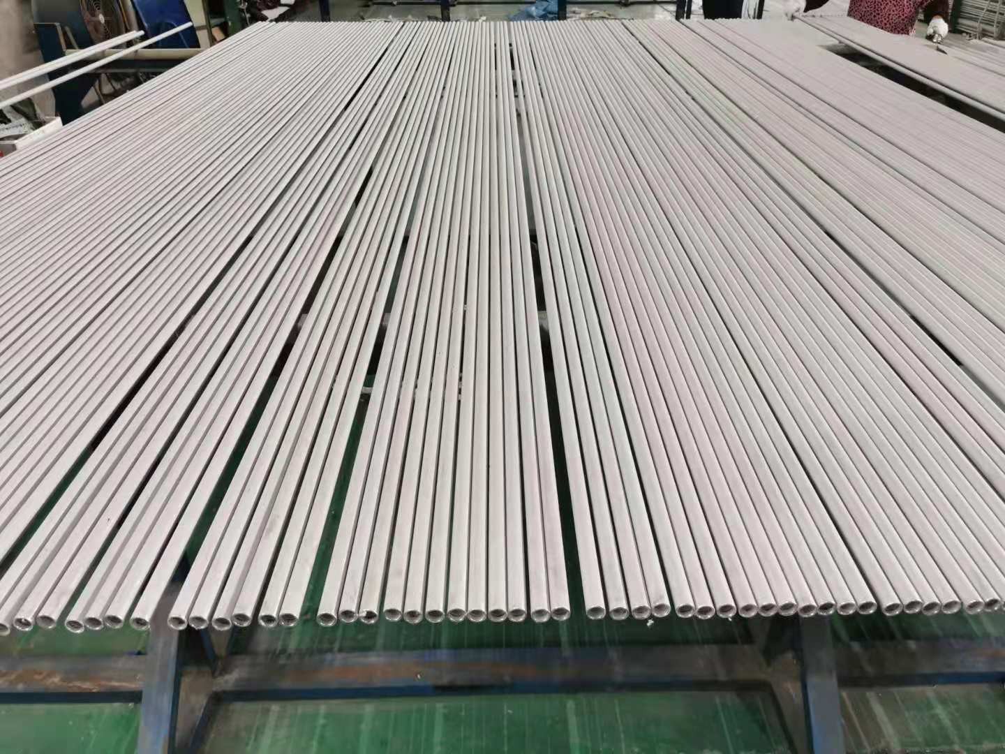 浙江銀聚鋼業(yè)-不銹鋼無縫管